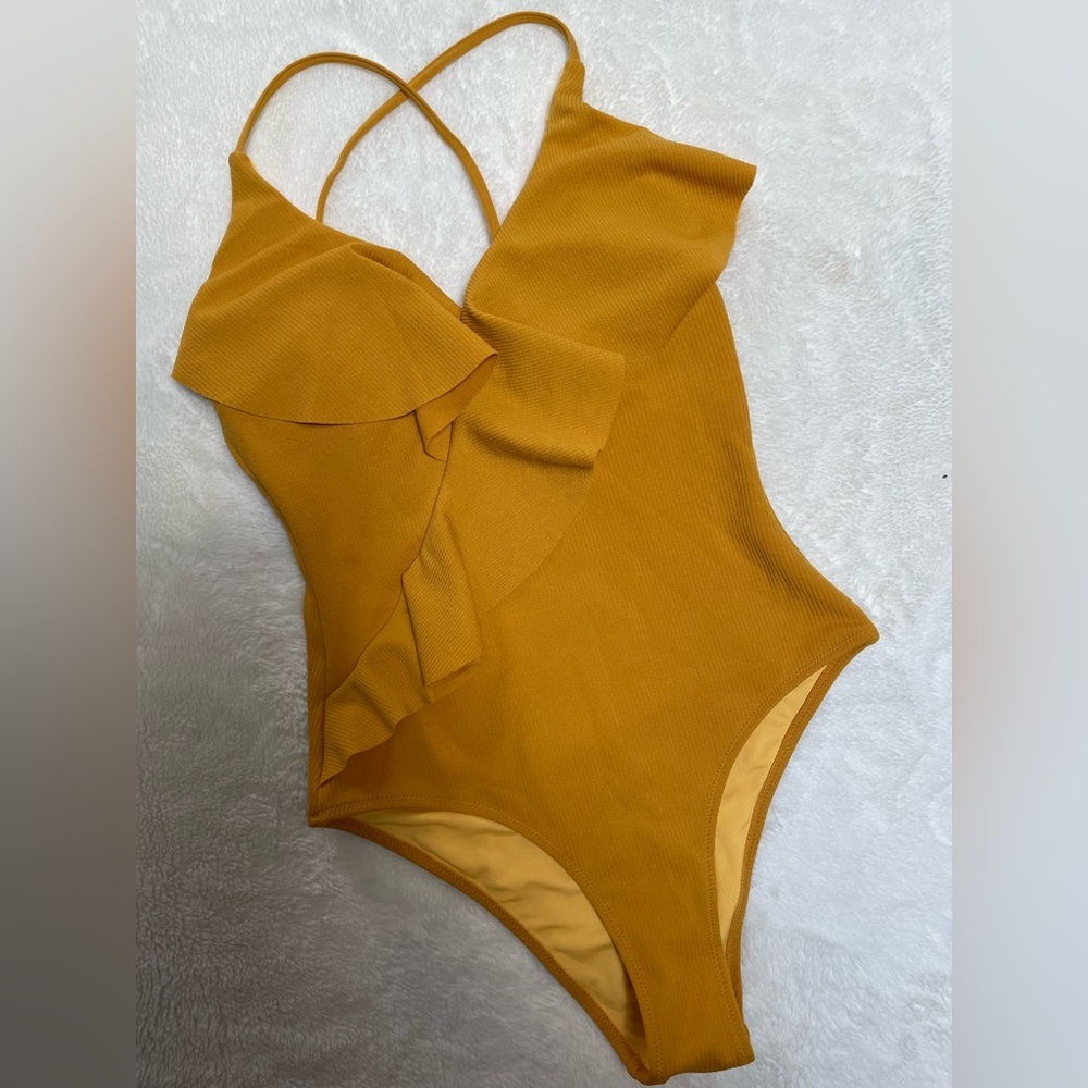 Ruffle one piece swimsuit | Medium